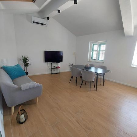 Sustina Appartement Tribalj Buitenkant foto