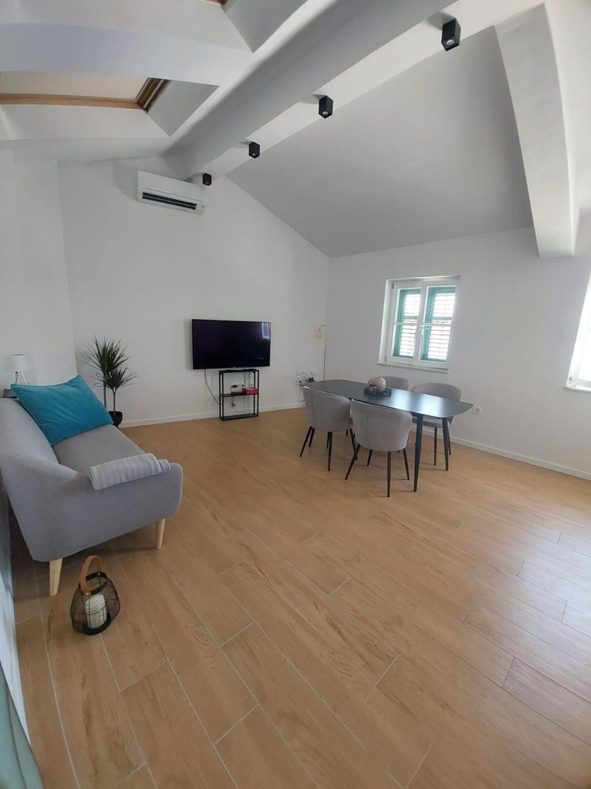 Sustina Appartement Tribalj Buitenkant foto