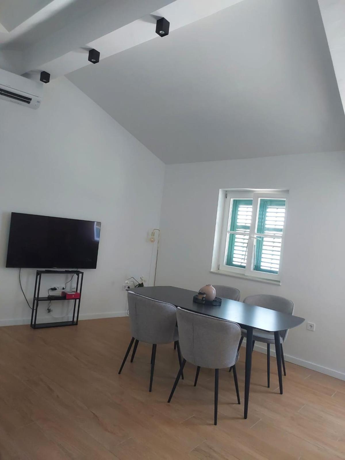 Sustina Appartement Tribalj Buitenkant foto