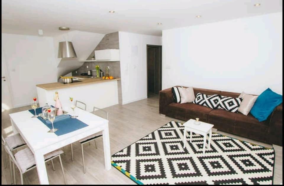 Sustina Appartement Tribalj Buitenkant foto