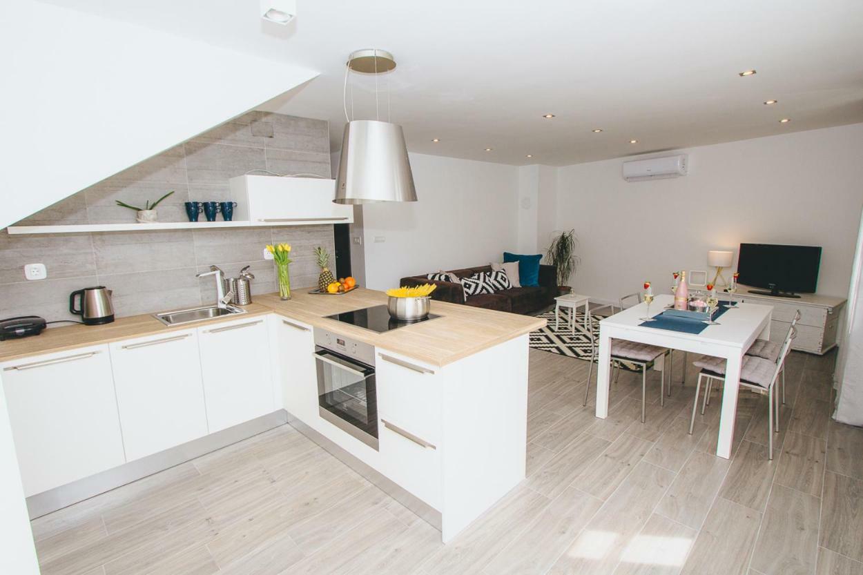 Sustina Appartement Tribalj Buitenkant foto